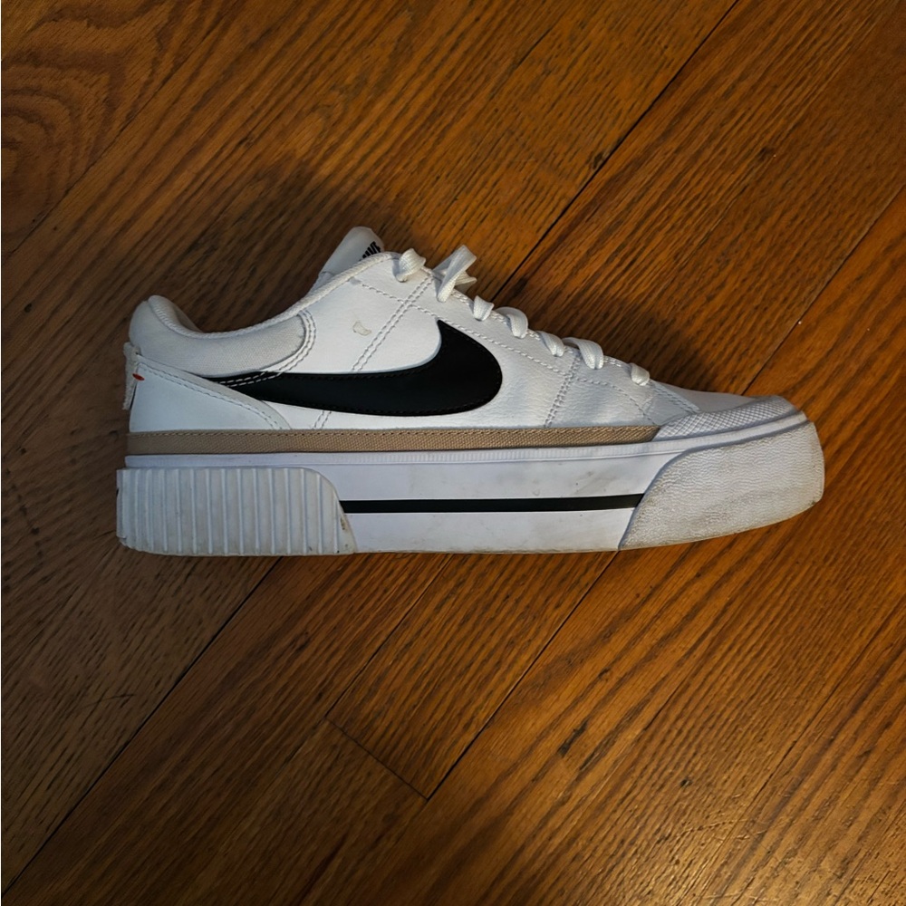 Nike White and Black Low-Top Sneakers